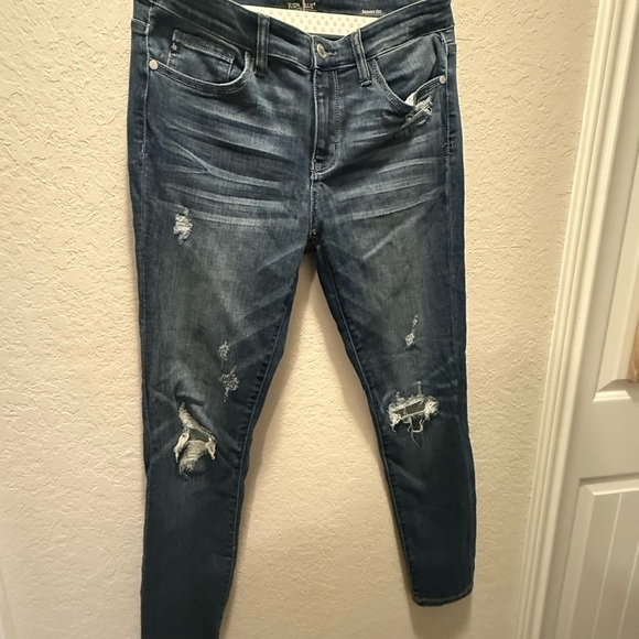 Judy Blue Denim - Judy Blue Ankle Cropped Distressed Blue Jeans size 13/31